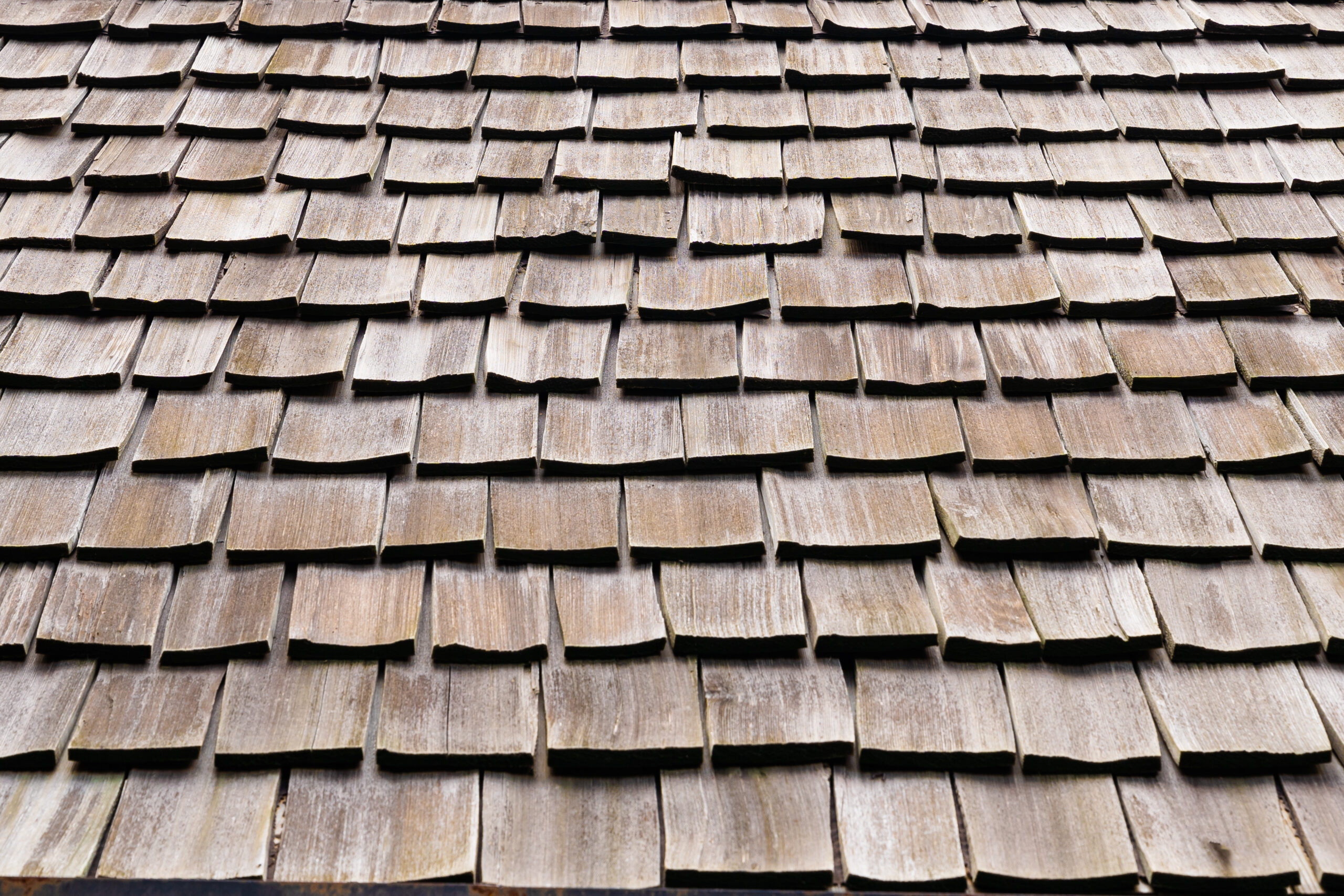 How Uneven Weathering Creates Weak Spots in Shake Roofing