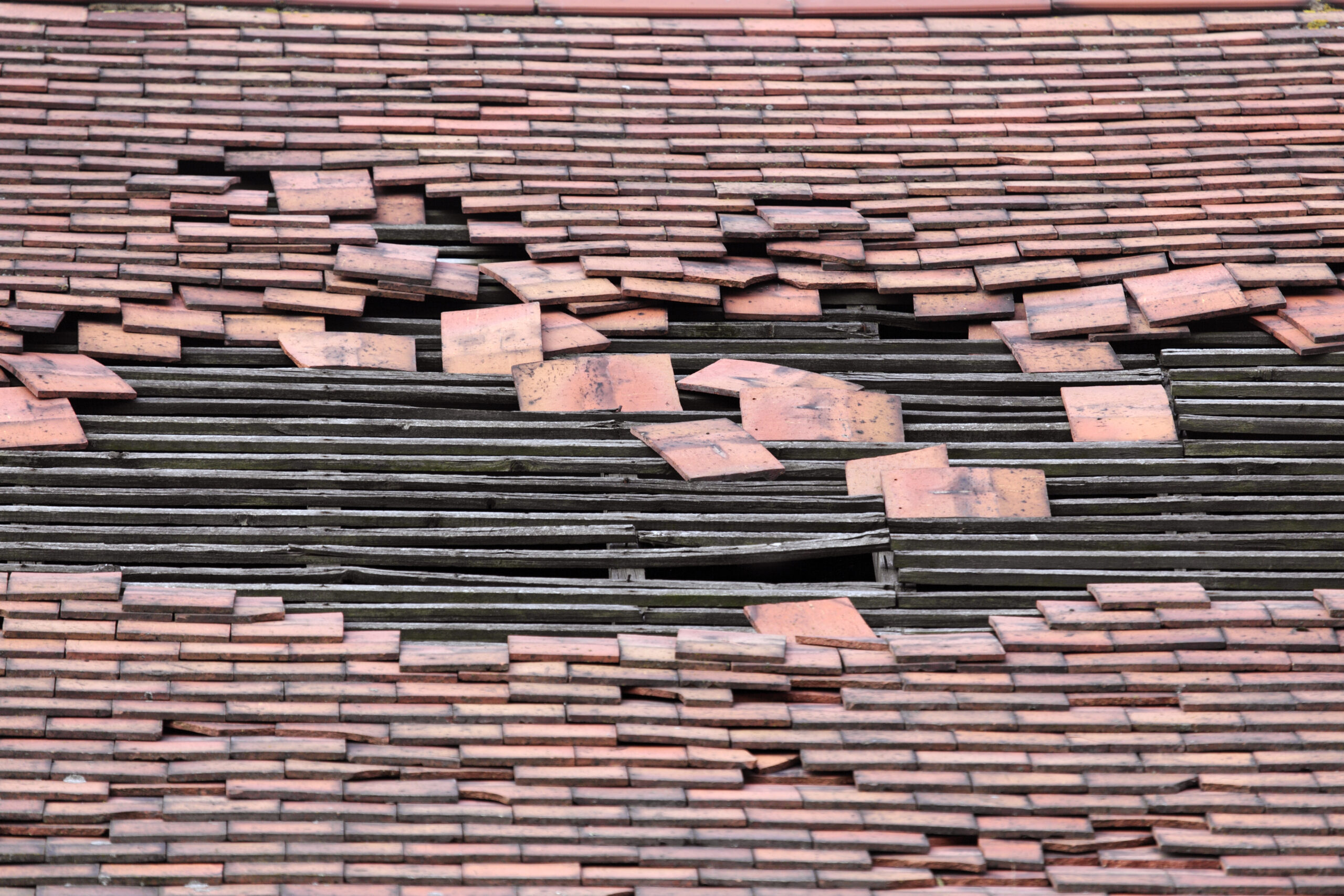 Why Persistent Wind Lift Affects Some Pitched Roof Sections More Than Others