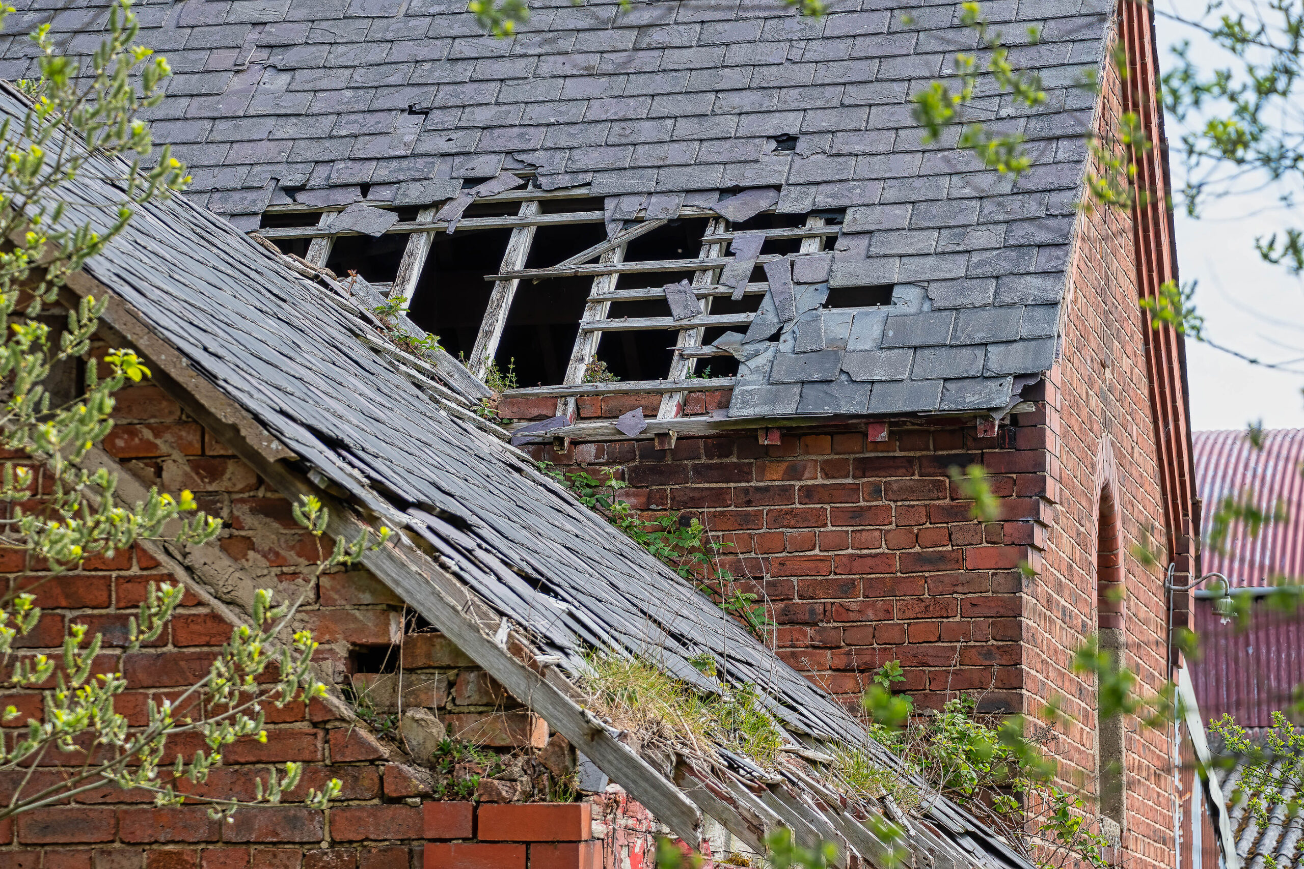 How Pitched Roof Design Supports Better Drainage During Heavy Storms